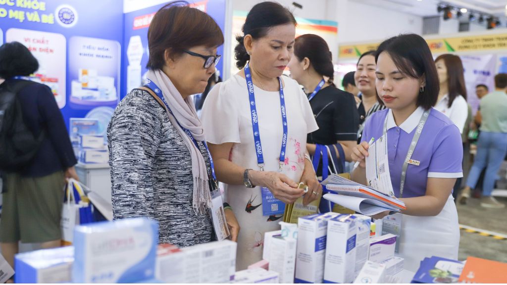 Các sản phẩm hỗ trợ sinh sản, chăm sóc mẹ bầu và thai nhi, dự phòng và hỗ trợ điều trị HPV của Euro Pharm VN được nhiều bác sĩ quan tâm tìm hiểu